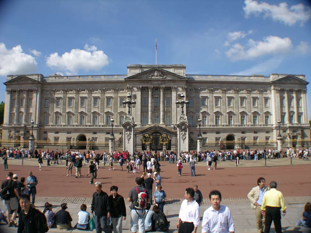 London 01 13 Buckingham Palace Buckingham Palace is the official London residence of The Queen and is one of the most famous and easily recognizable faades of any building in the world.